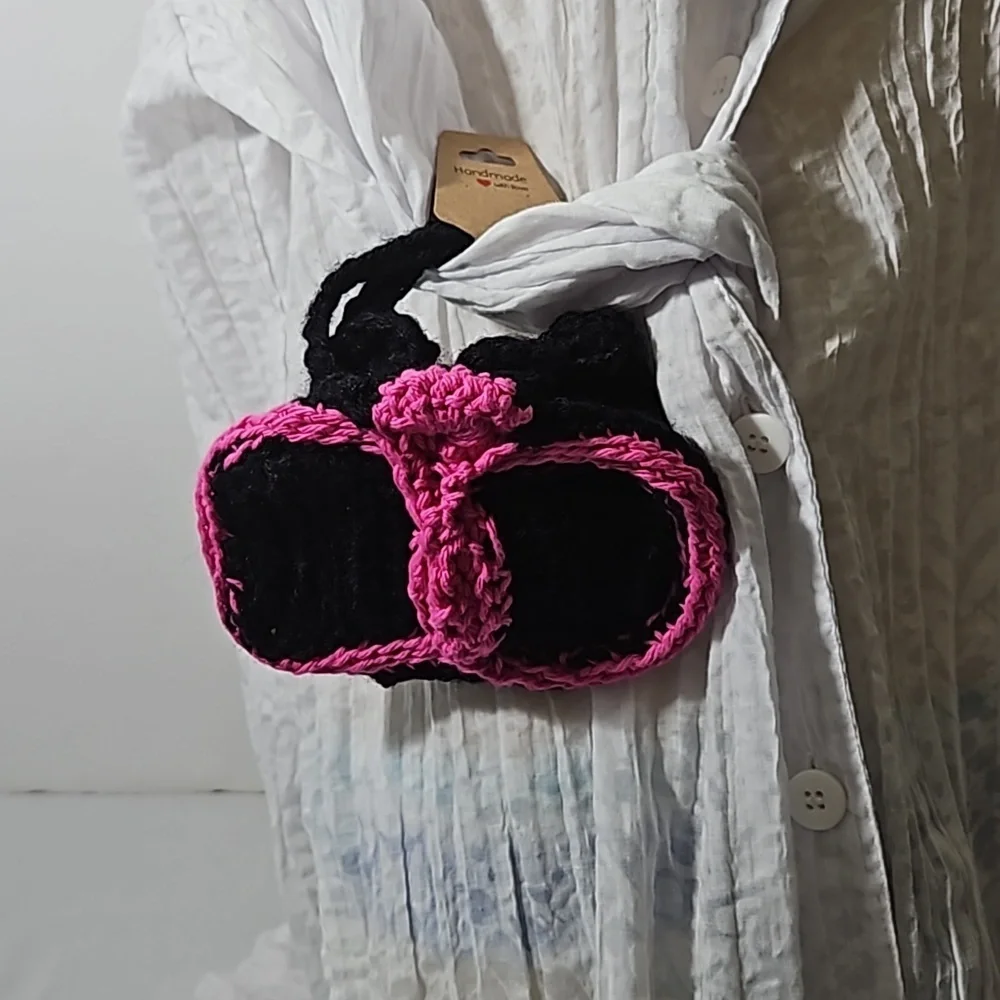Hand Crafted Hand Knit Crochet Hand bag black & Barbie Pink Bow silhouette 6